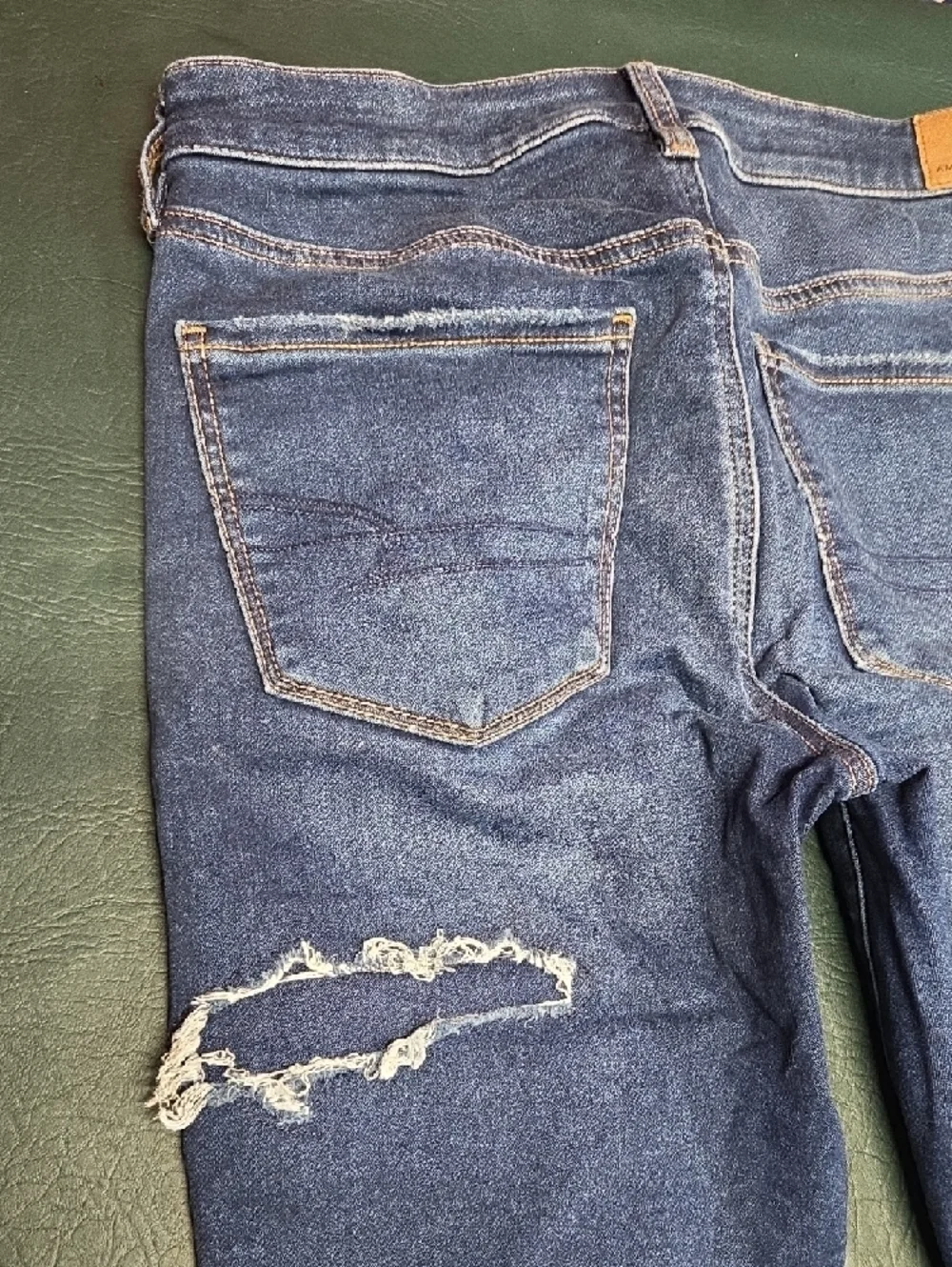 **American Eagle Distressed Dark Wash Skinny Jeans** - Picture 9 of 12